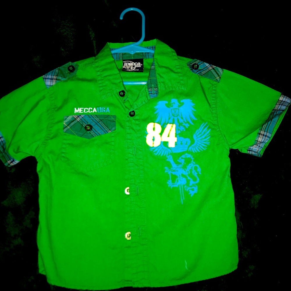 Boys size 3T button up shirt!! Great condition